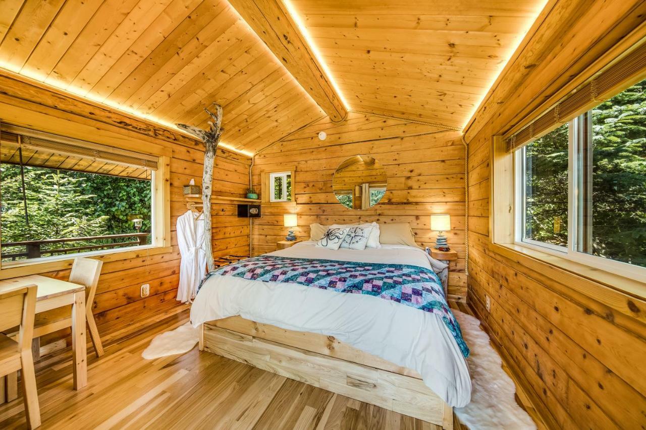 Stillpoint Lodge - All-Inclusive Halibut Cove Екстер'єр фото