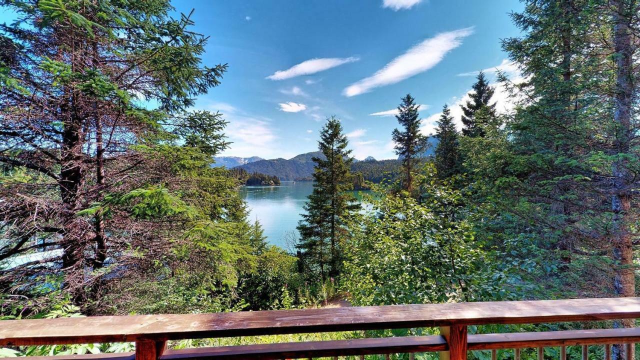 Stillpoint Lodge - All-Inclusive Halibut Cove Екстер'єр фото
