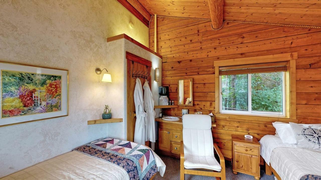 Stillpoint Lodge - All-Inclusive Halibut Cove Екстер'єр фото