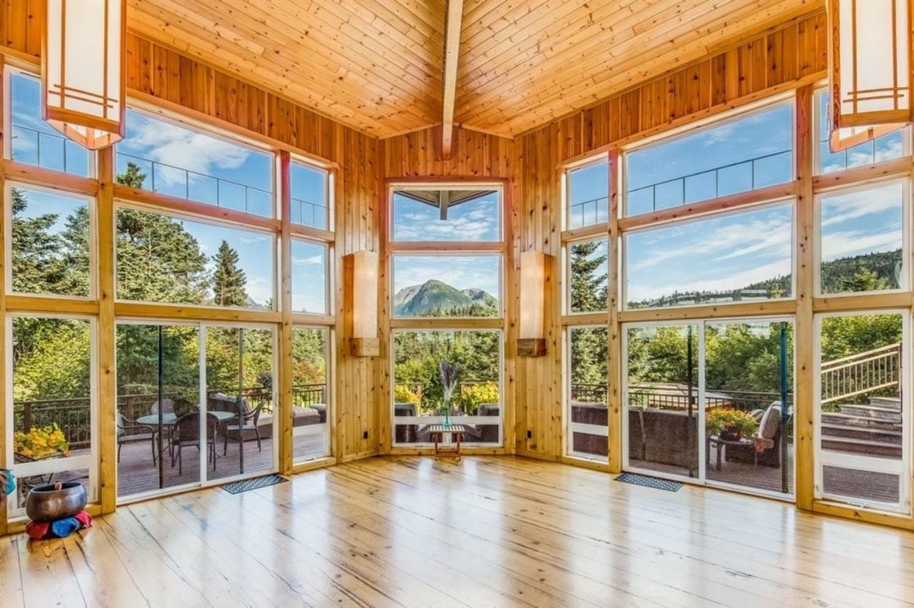 Stillpoint Lodge - All-Inclusive Halibut Cove Екстер'єр фото
