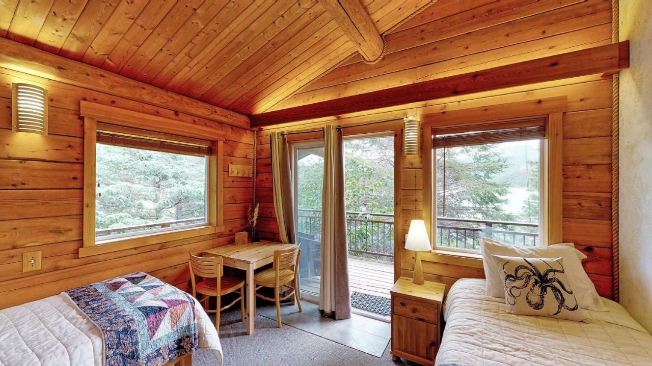 Stillpoint Lodge - All-Inclusive Halibut Cove Екстер'єр фото