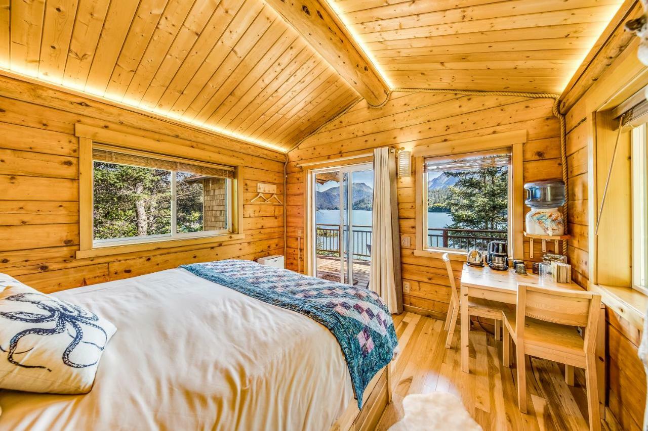 Stillpoint Lodge - All-Inclusive Halibut Cove Екстер'єр фото