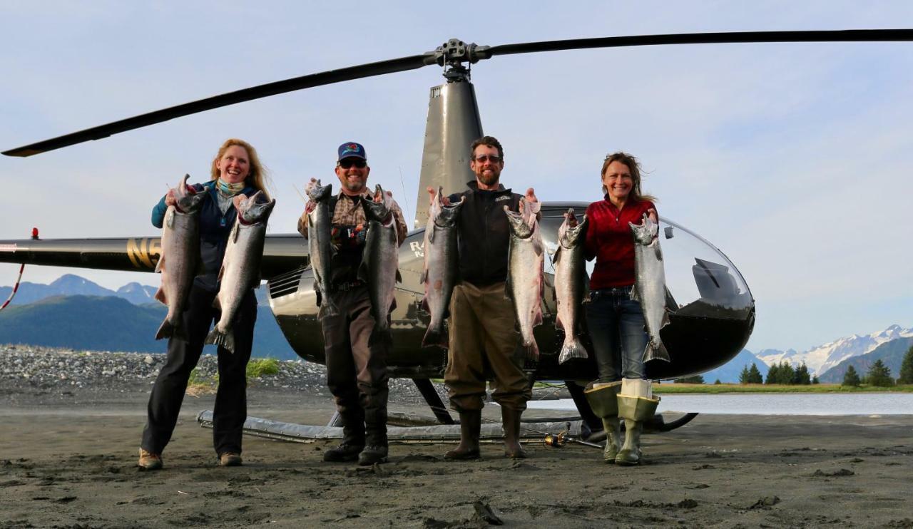 Stillpoint Lodge - All-Inclusive Halibut Cove Екстер'єр фото