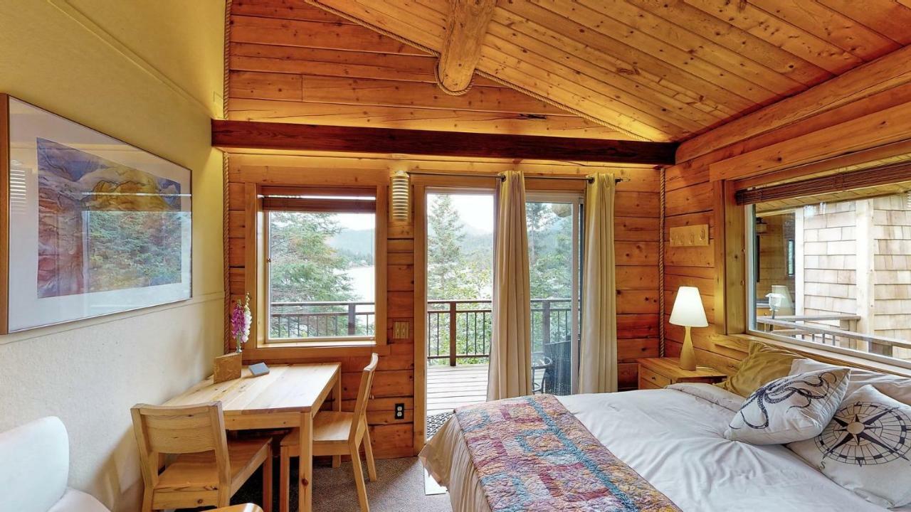 Stillpoint Lodge - All-Inclusive Halibut Cove Екстер'єр фото