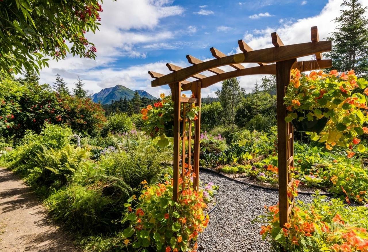Stillpoint Lodge - All-Inclusive Halibut Cove Екстер'єр фото