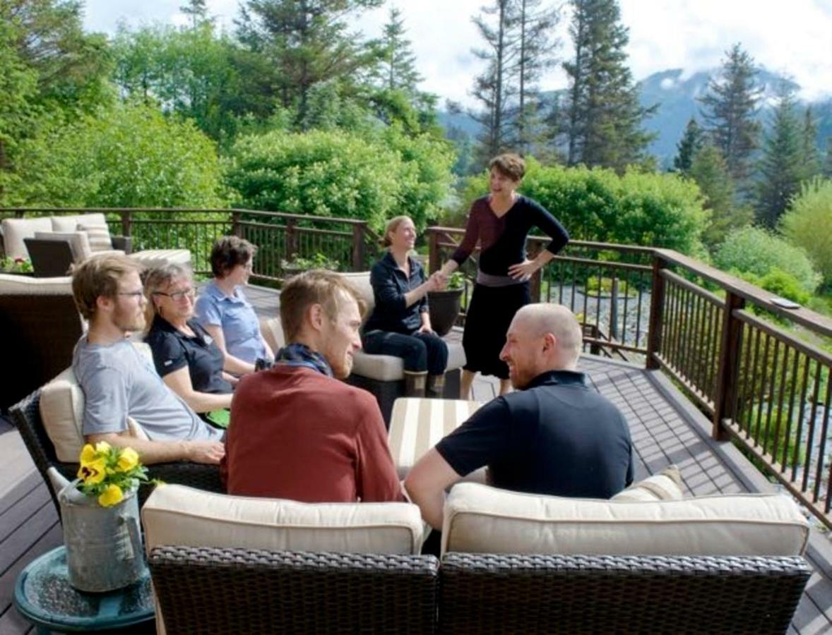 Stillpoint Lodge - All-Inclusive Halibut Cove Екстер'єр фото