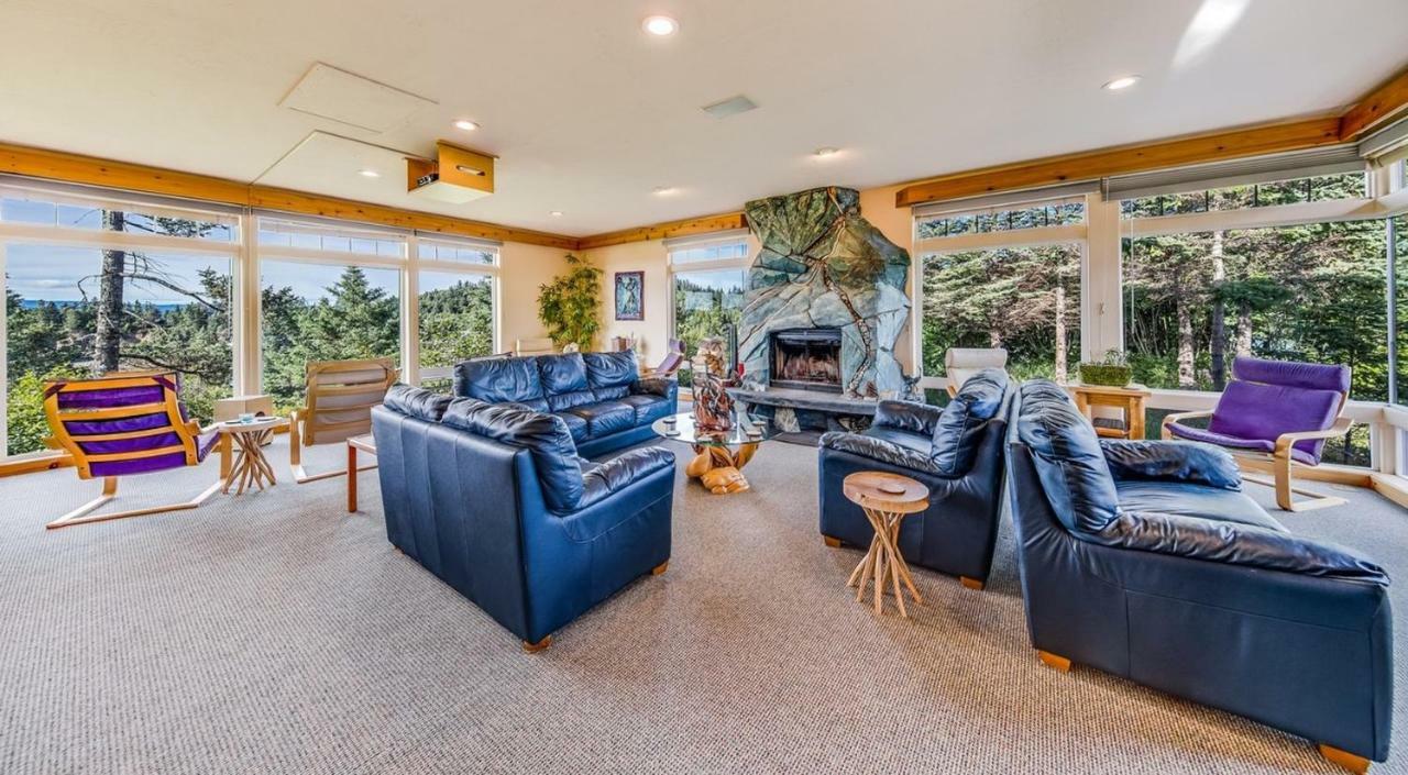 Stillpoint Lodge - All-Inclusive Halibut Cove Екстер'єр фото